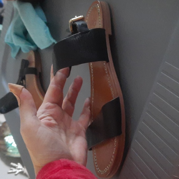 Vince Camuto genuine leather sandals size 7.5 cute chain detail - Picture 1 of 9